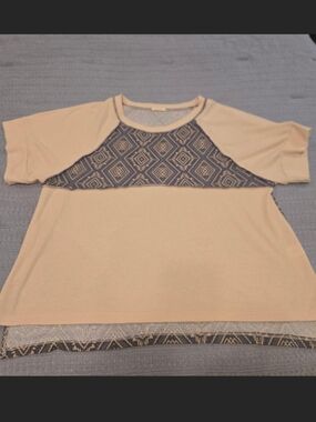 Women’s Neutral Short Sleeve Top with Geometric Panel